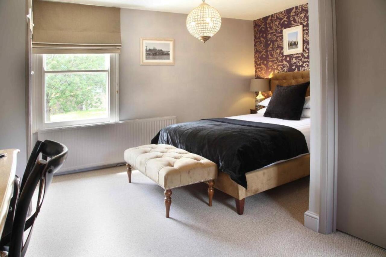 Flower Pot Hotel Sunbury-on-Thames Екстер'єр фото