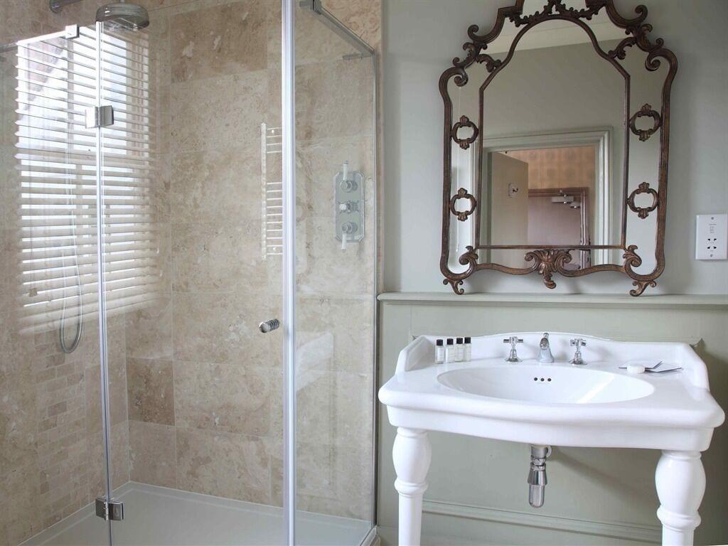 Flower Pot Hotel Sunbury-on-Thames Екстер'єр фото