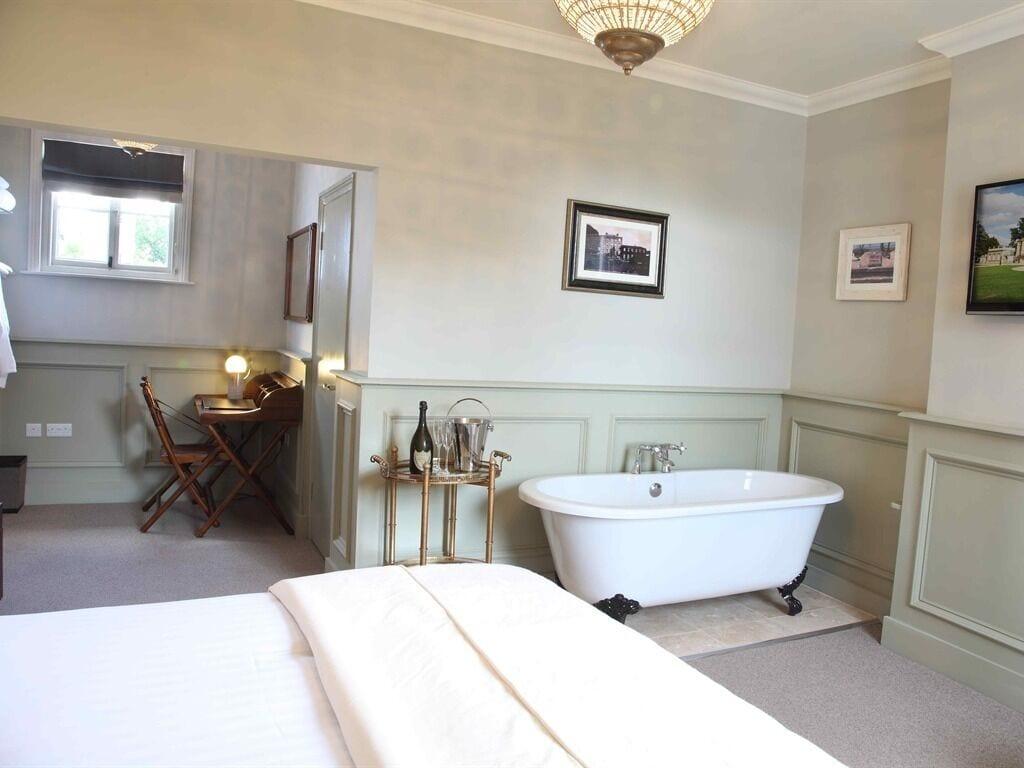 Flower Pot Hotel Sunbury-on-Thames Екстер'єр фото