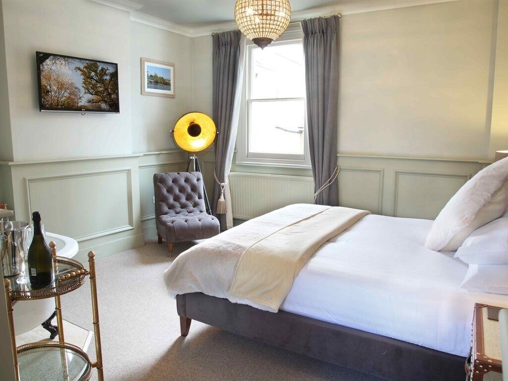 Flower Pot Hotel Sunbury-on-Thames Екстер'єр фото
