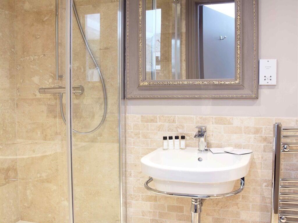 Flower Pot Hotel Sunbury-on-Thames Екстер'єр фото