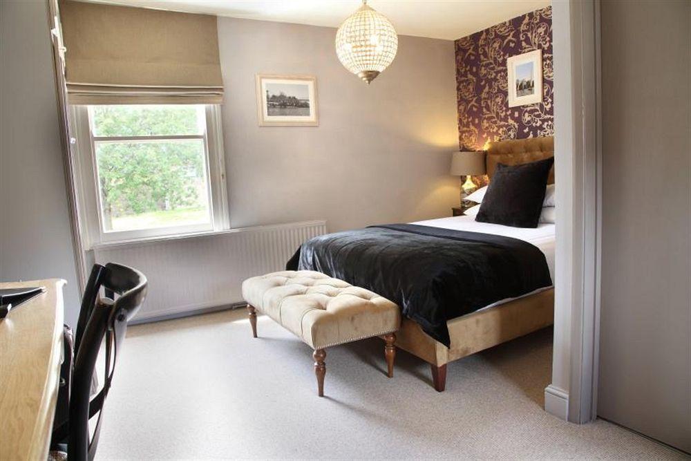 Flower Pot Hotel Sunbury-on-Thames Екстер'єр фото