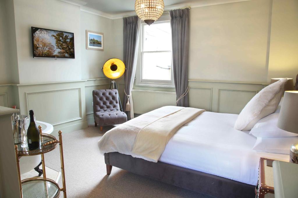 Flower Pot Hotel Sunbury-on-Thames Номер фото