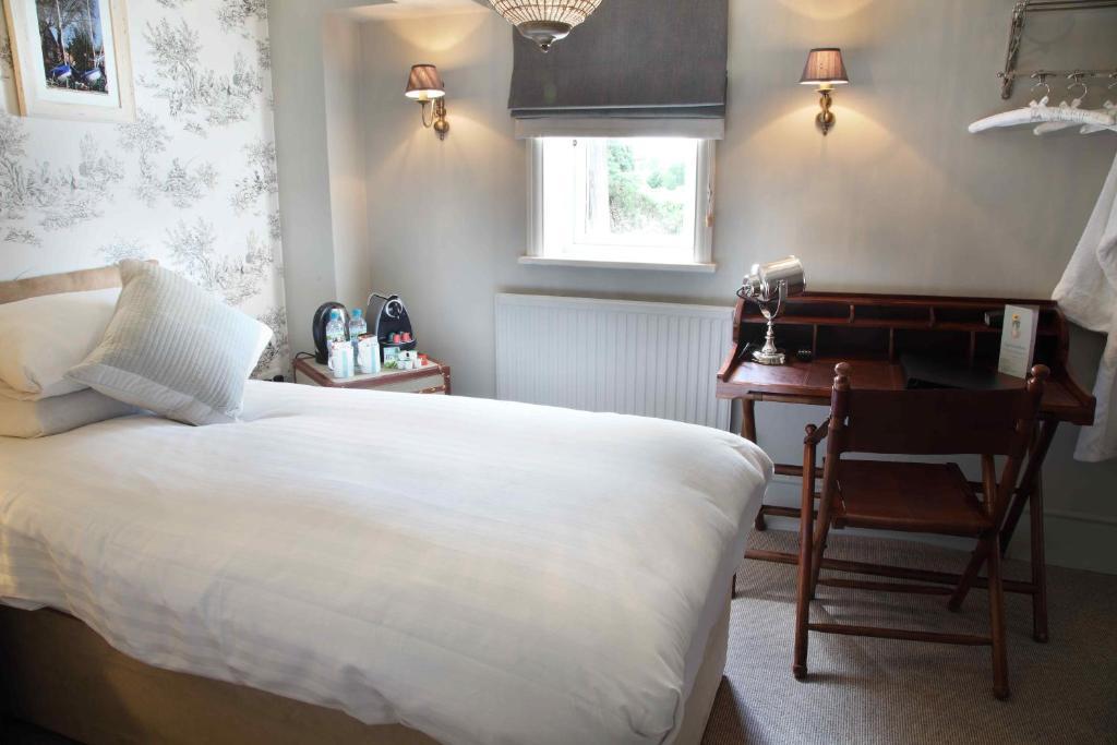 Flower Pot Hotel Sunbury-on-Thames Номер фото