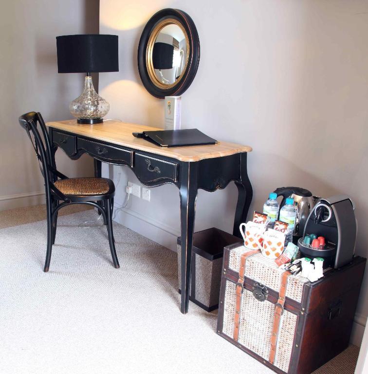 Flower Pot Hotel Sunbury-on-Thames Номер фото